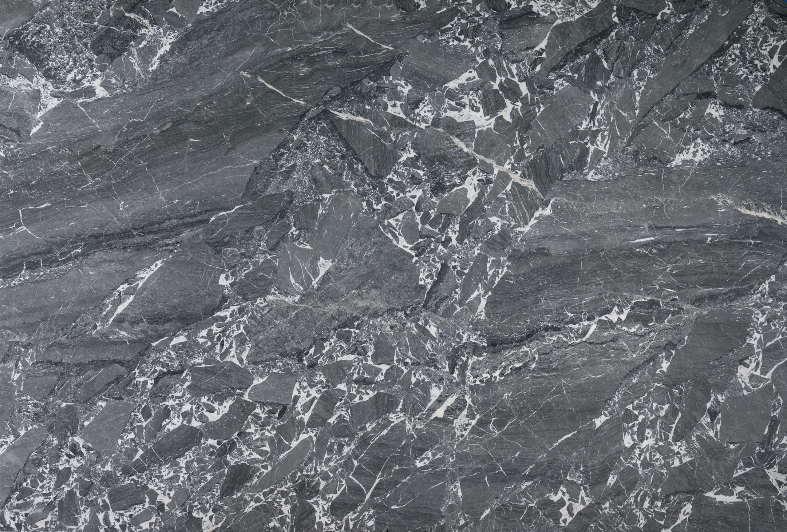 Phantom_grey_dark_color_white_vein